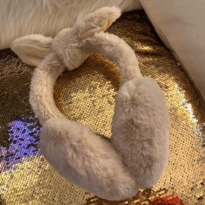 Soft soft faux-fur earmuffs winter accessory